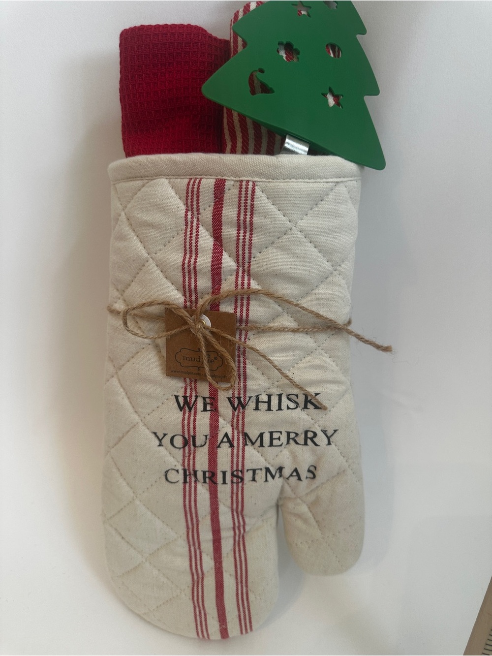 NWT Two's Company Cream Oven Mitt with 2 Red Dish Towels and Green Tree Spatula